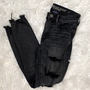 🦅American Eagle distressed ripped jeans
